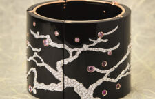 Bracciale della collezione Ad Orientem in oro, osso, diamanti zaffiri rosa e rubini by Nardi