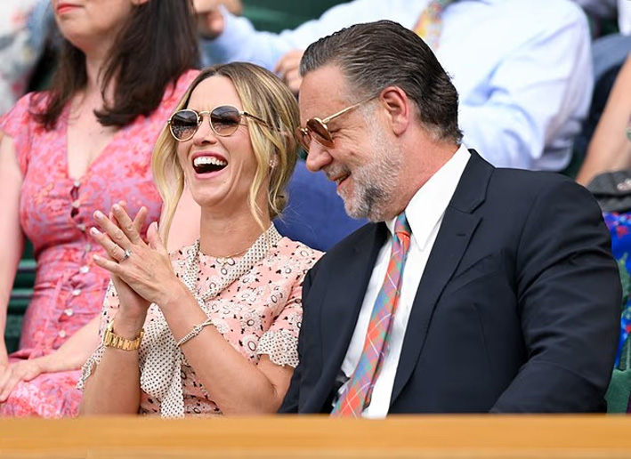 Los anillos de compromiso más caros de 2025 4 Russell Crowe e Britney Theriot