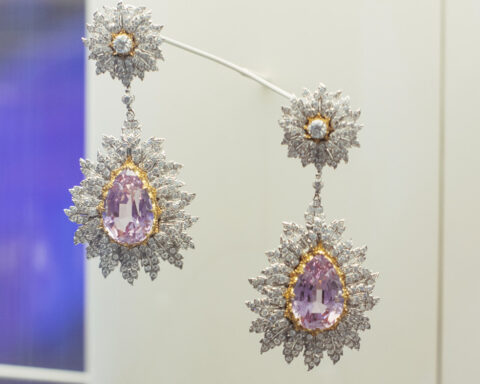 Orecchini di Buccellati in mostra a Shanghai