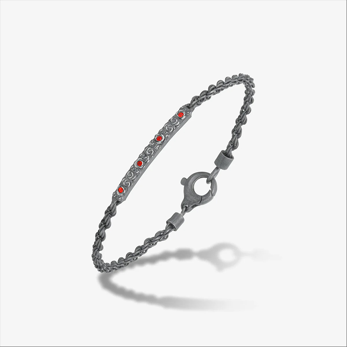 Marco Dal Maso entre Eclipse et Diamonds 'N' Roses 4 Bracciale Diamonds 'N' Roses in argento ossidato e zaffiri rossi