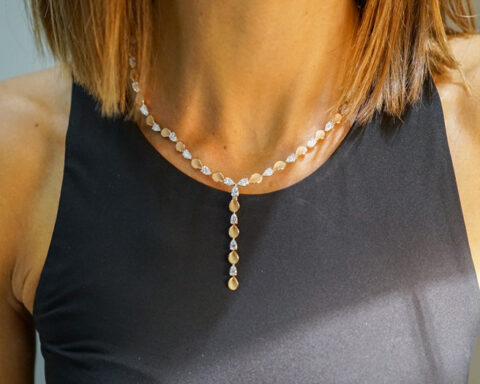 Cammilli, collier-Divina in oro rosa e diamanti goccia. Copyright: gioiellis.com