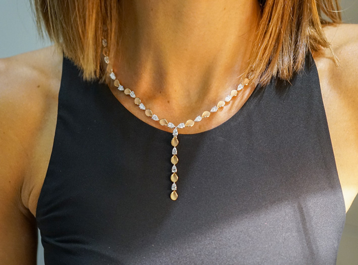 Cammilli, collier-Divina in oro rosa e diamanti goccia. Copyright: gioiellis.com