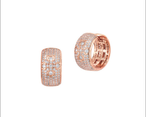 Orecchini placcati oro rosa a fascia bombata in pavé di cubic zirconia e disegno a fiore