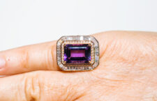 Effy Jewelry, anello con ametista di 7 carati, oro e diamanti. Copyright: gioiellis.com