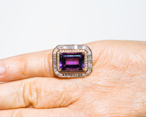 Effy Jewelry, anello con ametista di 7 carati, oro e diamanti. Copyright: gioiellis.com