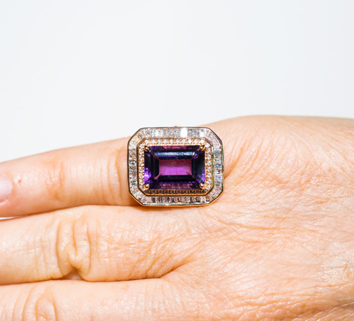 Effy Jewelry, anello con ametista di 7 carati, oro e diamanti. Copyright: gioiellis.com