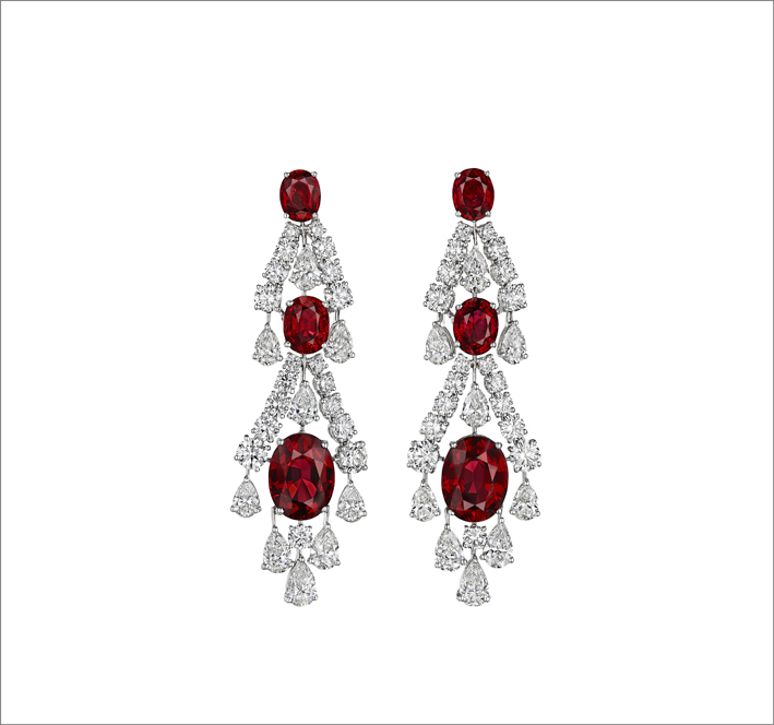 Rapsodia in blu per Christie’s a New York 3 Orecchini con diamanti e spinelli di Graff