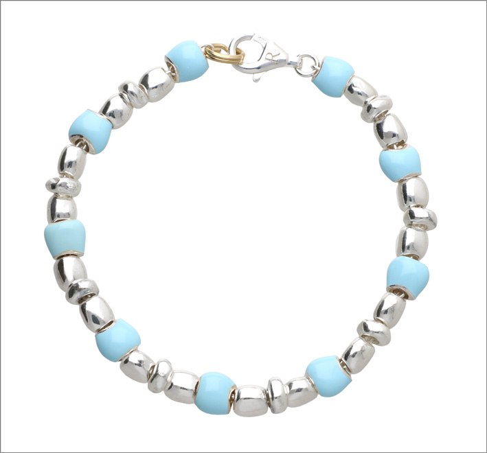 Sassolini in argento 925, rondelline luminose e dettagli smaltati azzurri