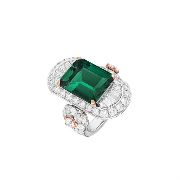 Chanel nel regno di segni e simboli 3 Anello Imprimé-Émeraude