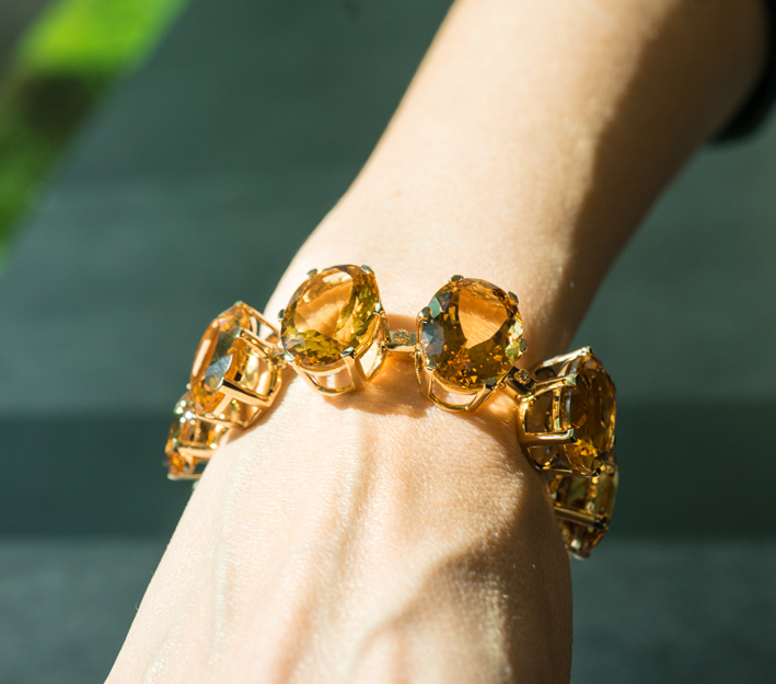 Dolce&Gabbana's Jewels to Discover 4 Bracciale della collezione Anna con dieci citrini per 178,50 carati. Copyright: gioiellis.com