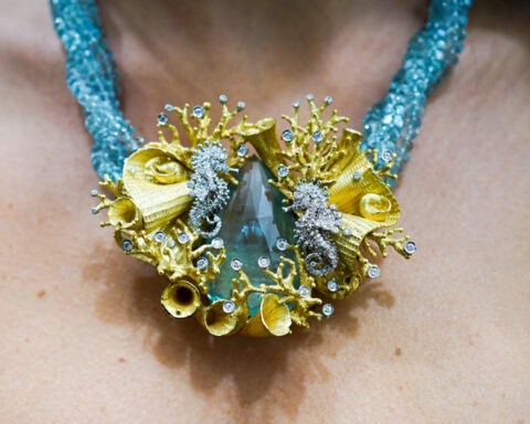 Dettaglio della collana della collezione Tesori del Mare, con acquamarina di 122,9 carati, oro, diamanti. Copyright: gioiellis.com