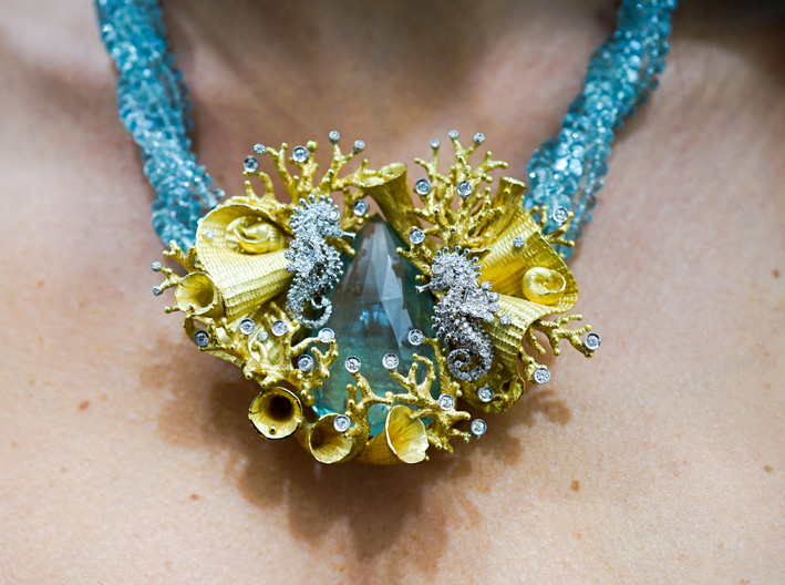 Dettaglio della collana della collezione Tesori del Mare, con acquamarina di 122,9 carati, oro, diamanti. Copyright: gioiellis.com