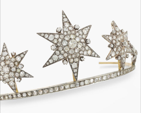 Dettaglio della tiara di diamanti ispirata all'imperatrice Sissi