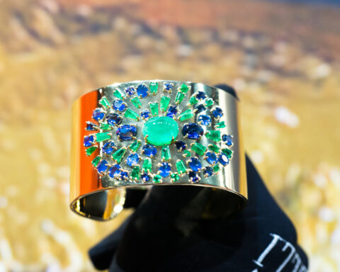 Paolo Piovan, bracciale con smeraldi della Colombia, oro e zaffiri. Copyright: gioiellis.com